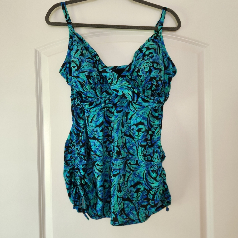 TRIMSHAPER SWIMSUIT TOP SIZE 18